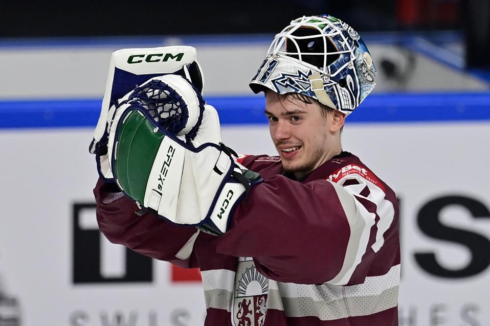 How much is Arturs Silovs' new contract worth? How much is Arturs Silovs' new contract worth?
