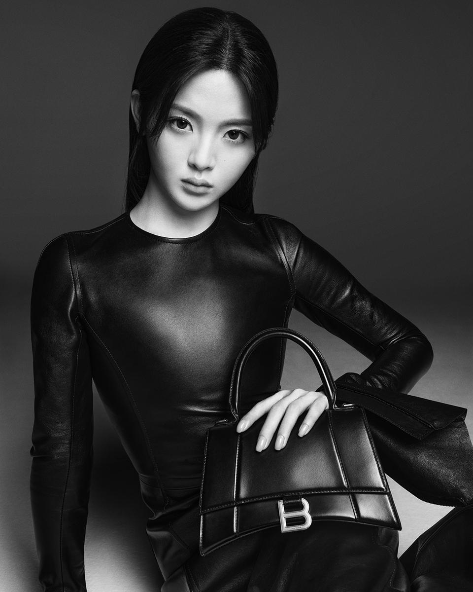 女性情報誌 BALENCIAGA ARCHETYPES Luxury House Balenciaga Launches Exclusive Sneaker On JD.com