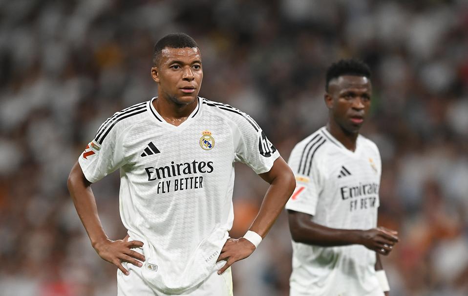 Real Madrid is struggling to make Kylian Mbappe and Vincius Jr. gel.