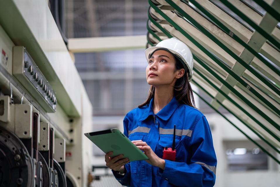 Teknologi Cerdas yang Menyelamatkan Produksi saat Musim Puncak Manufaktur