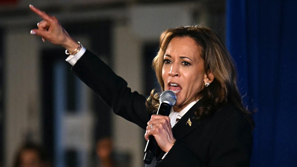 US-VOTE-POLITICS-DEBATE-HARRIS