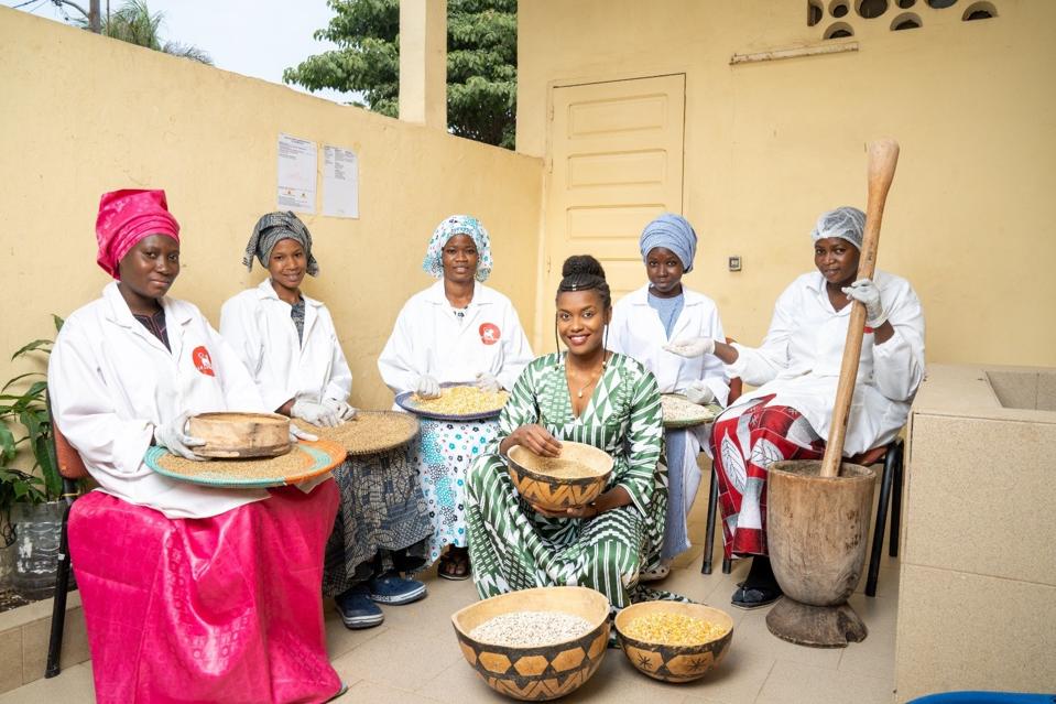 Siny Samba with Women in processing