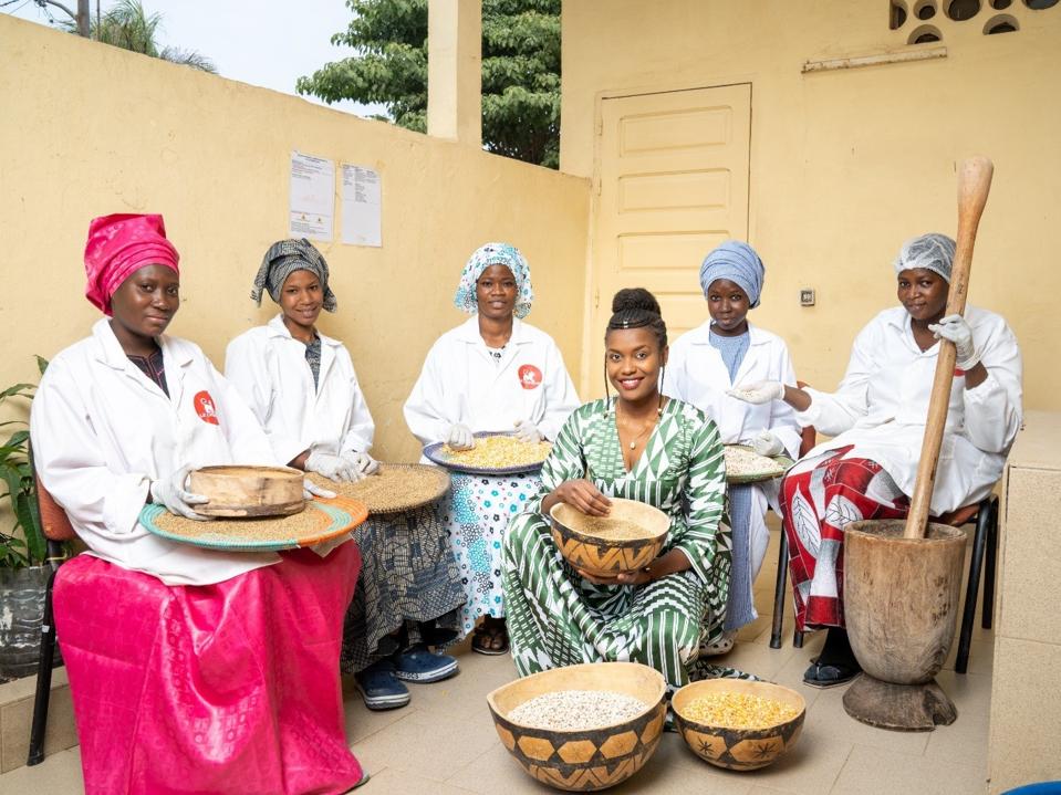 Siny Samba with Women in processing