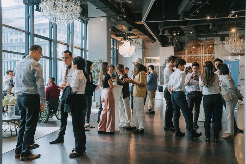 Networking Live Networking Like A Pro: 8 Tips For Networking At Events