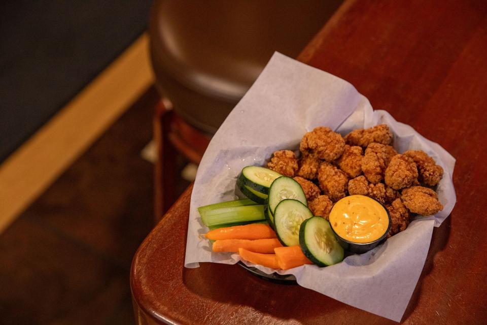 cauliflower wings and veggies