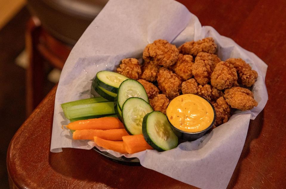 cauliflower wings and veggies