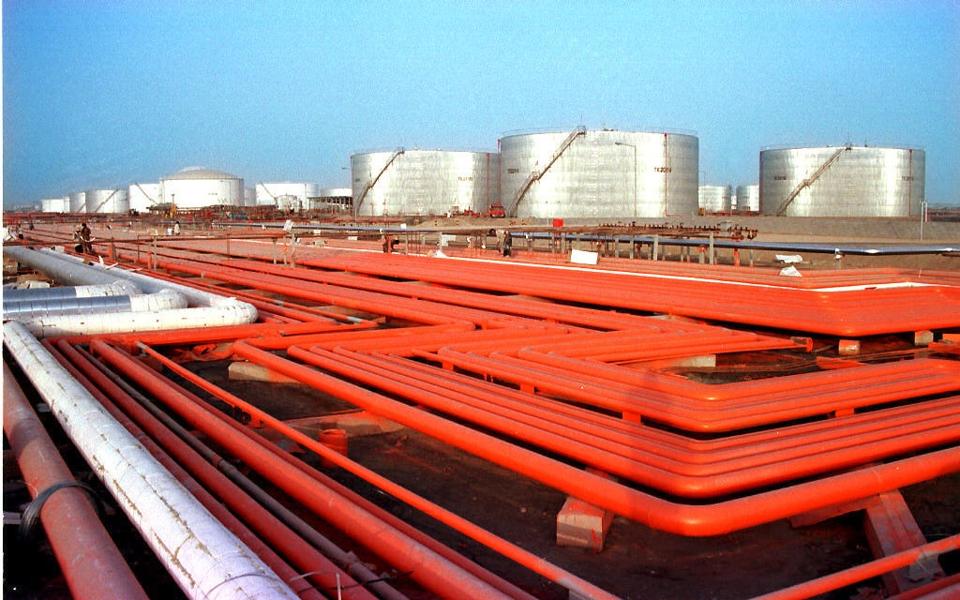 Oil refinery in Iran