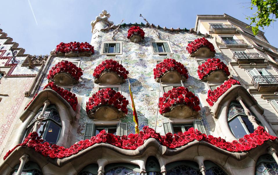 Travel Virtually To Spain S Catalunya Region For Sant Jordi S Holiday And Three Day World Book Festival