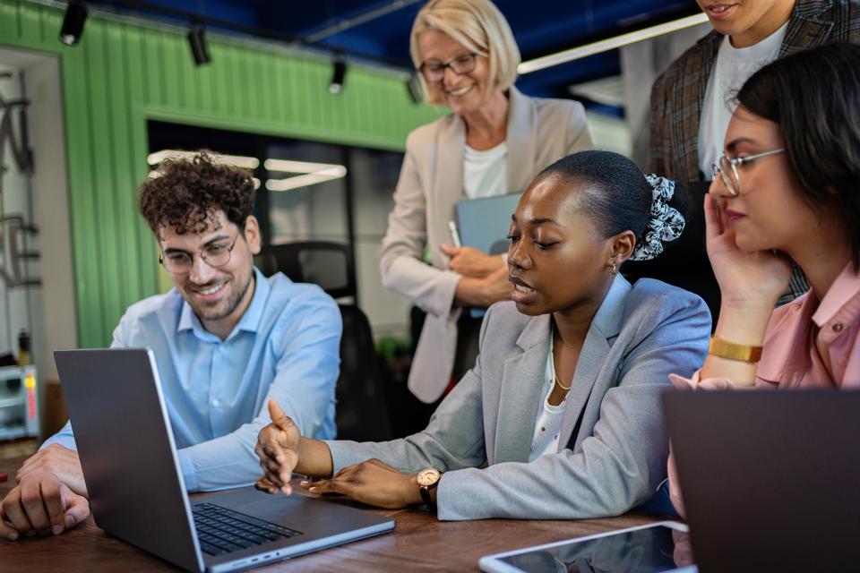 Navegando pelas complexidades da integração em empresas pós-fusão