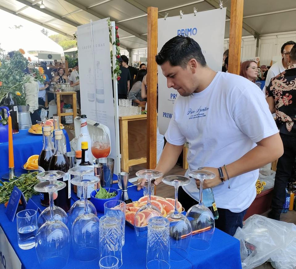 Barra México bartender preparing cocktails