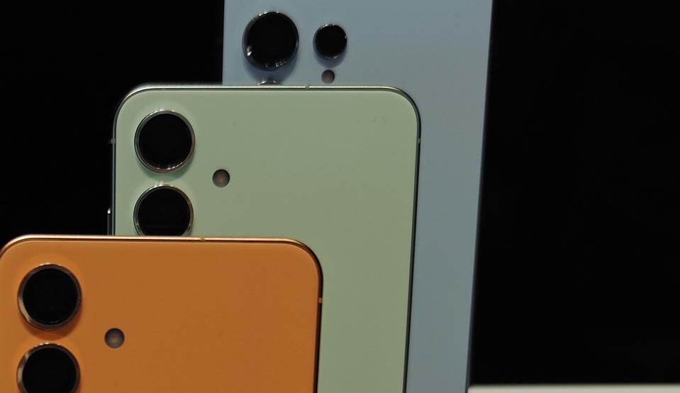 Samsungs on display in store.