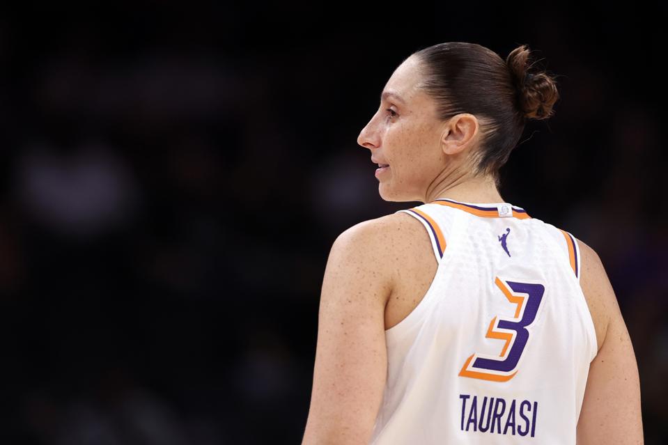 WNBA Diana Taurasi サイン入り写真 WNBA Diana Taurasi サイン入り雑誌 DIANA TAURASI 2024 Panini