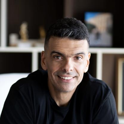 Shalom Meckenzie & family Net Worth and Profile