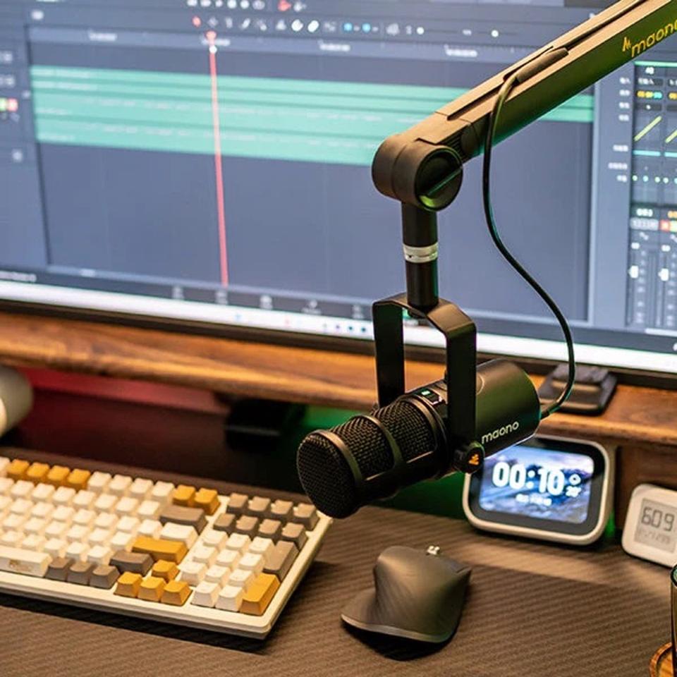 The Maono PD400X Mic Is An Affordable Alternative To Shure's MV7+