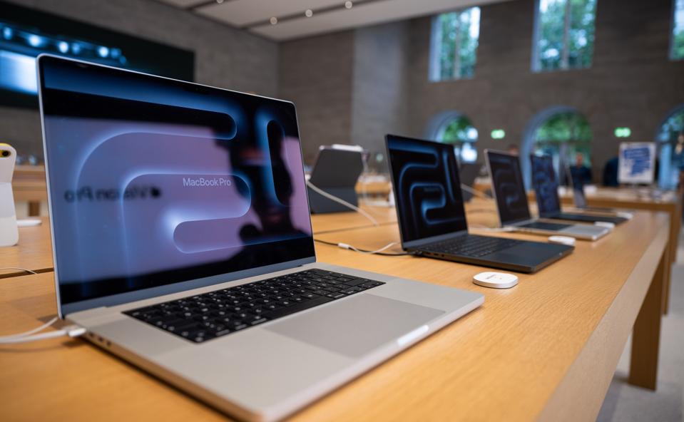 MacBook Pro Owners Warned As 99 New Security Problems Reported