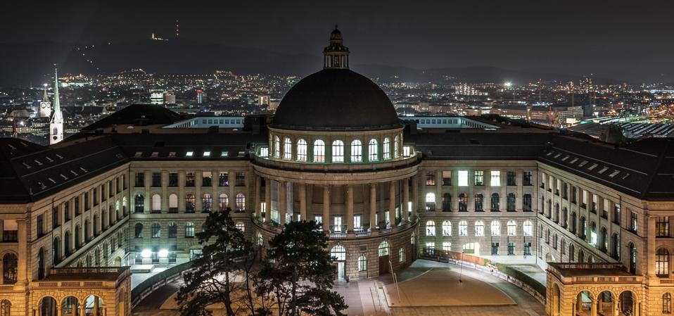Photos de l'Université eth Zurich la nuit