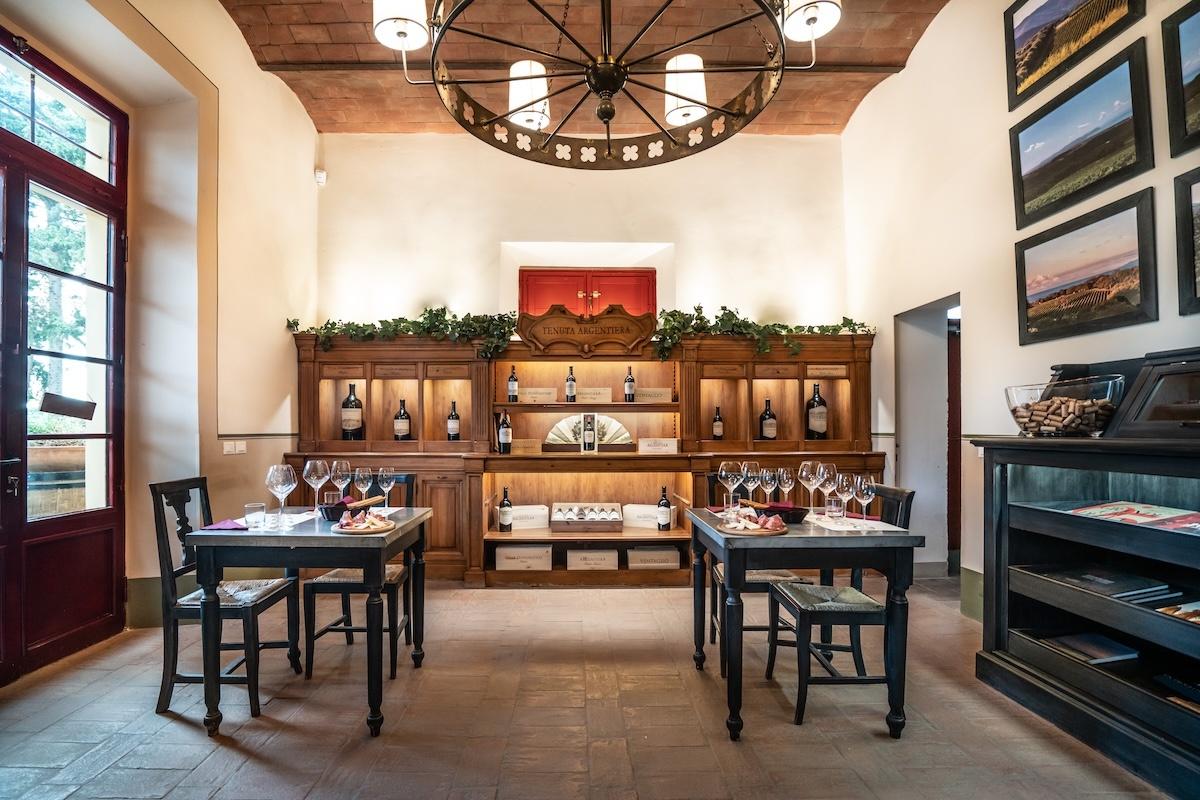 A tasting in the Argentiera Enoteca