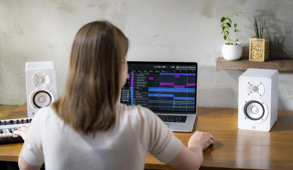 Yamaha HS4 studio monitors