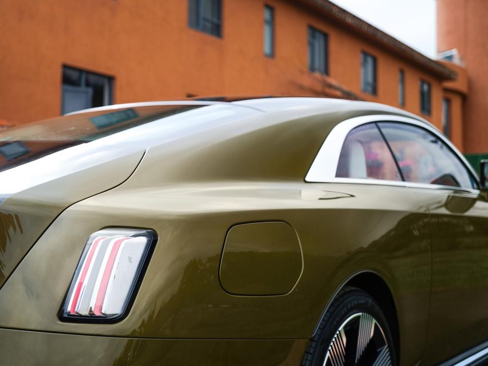 2024 Rolls-Royce Spectre Green