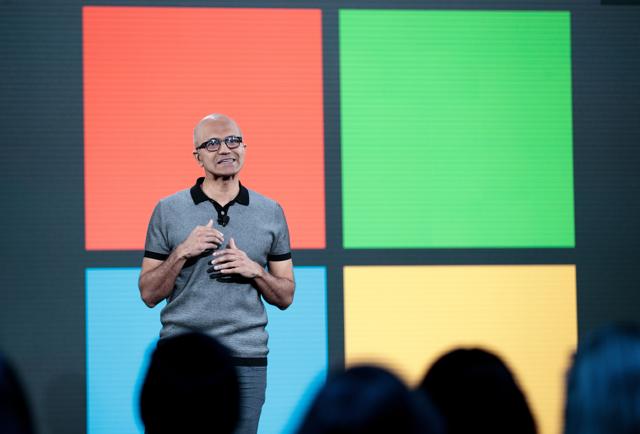 Microsoft Monday: OneNote For iOS Revamped, 'J' Bug In Outlook To Get Fixed, Minecraft Update