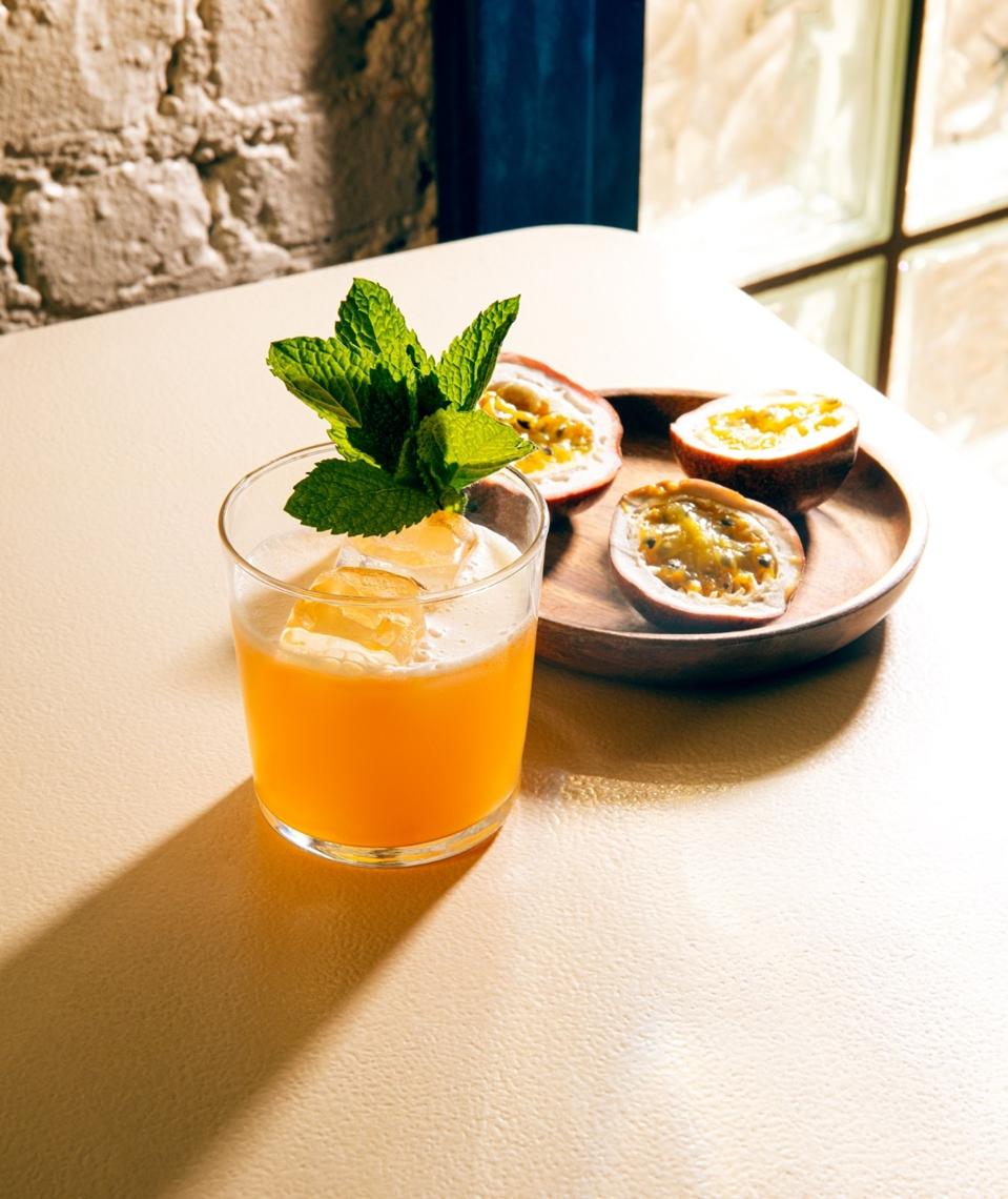 Mezcal Union Uno Cocktail Passionfruit Paloma Large