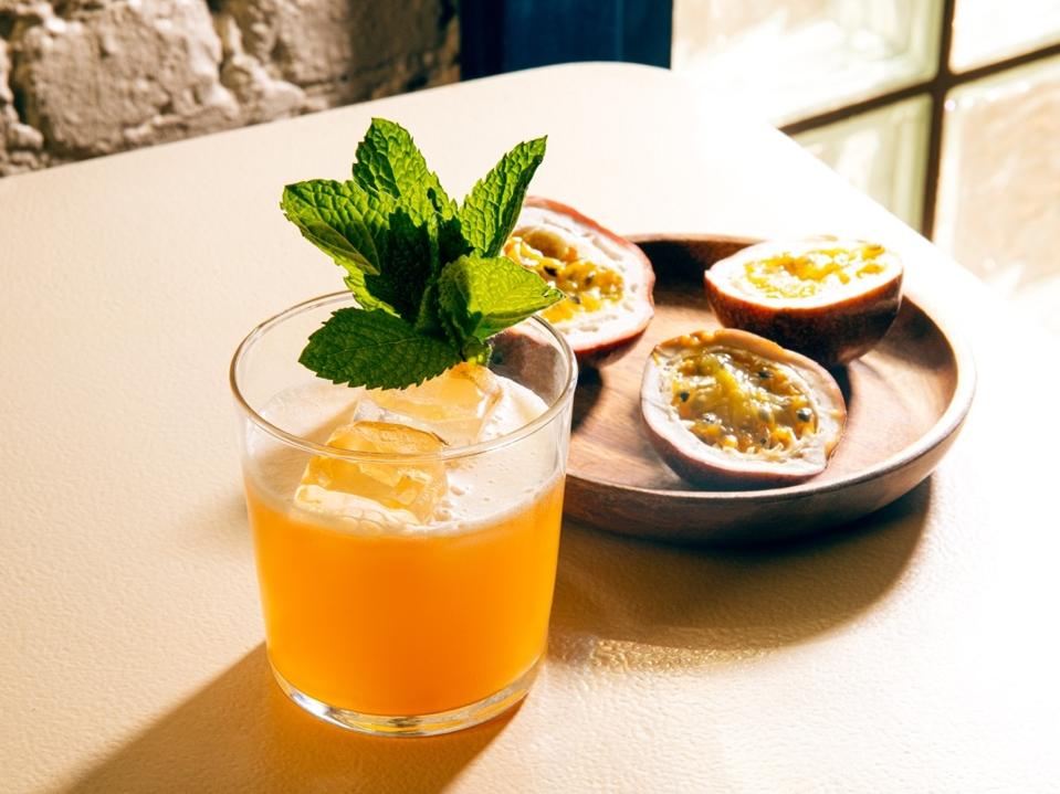Mezcal Union Uno Cocktail Passionfruit Paloma Large