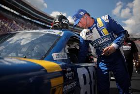 Dale Earnhardt Jr. ⁤diecast car