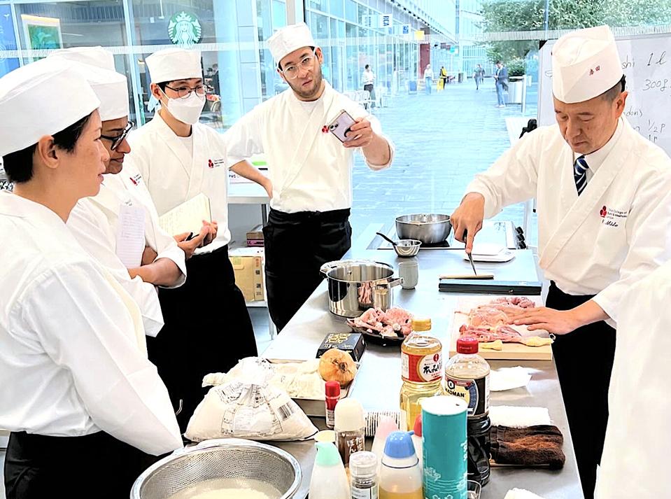 Chief instructor Yoshihiko Shida teaching at Tokyo College of Sushi & Washoku London