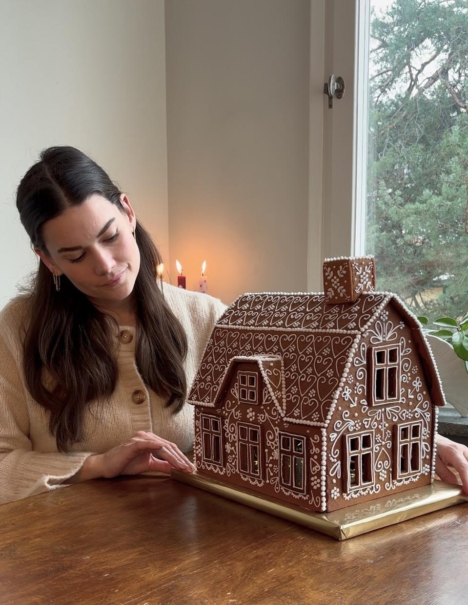 TikTok's 'Gingerbread Architect' Transforms Beloved Holiday Tradition