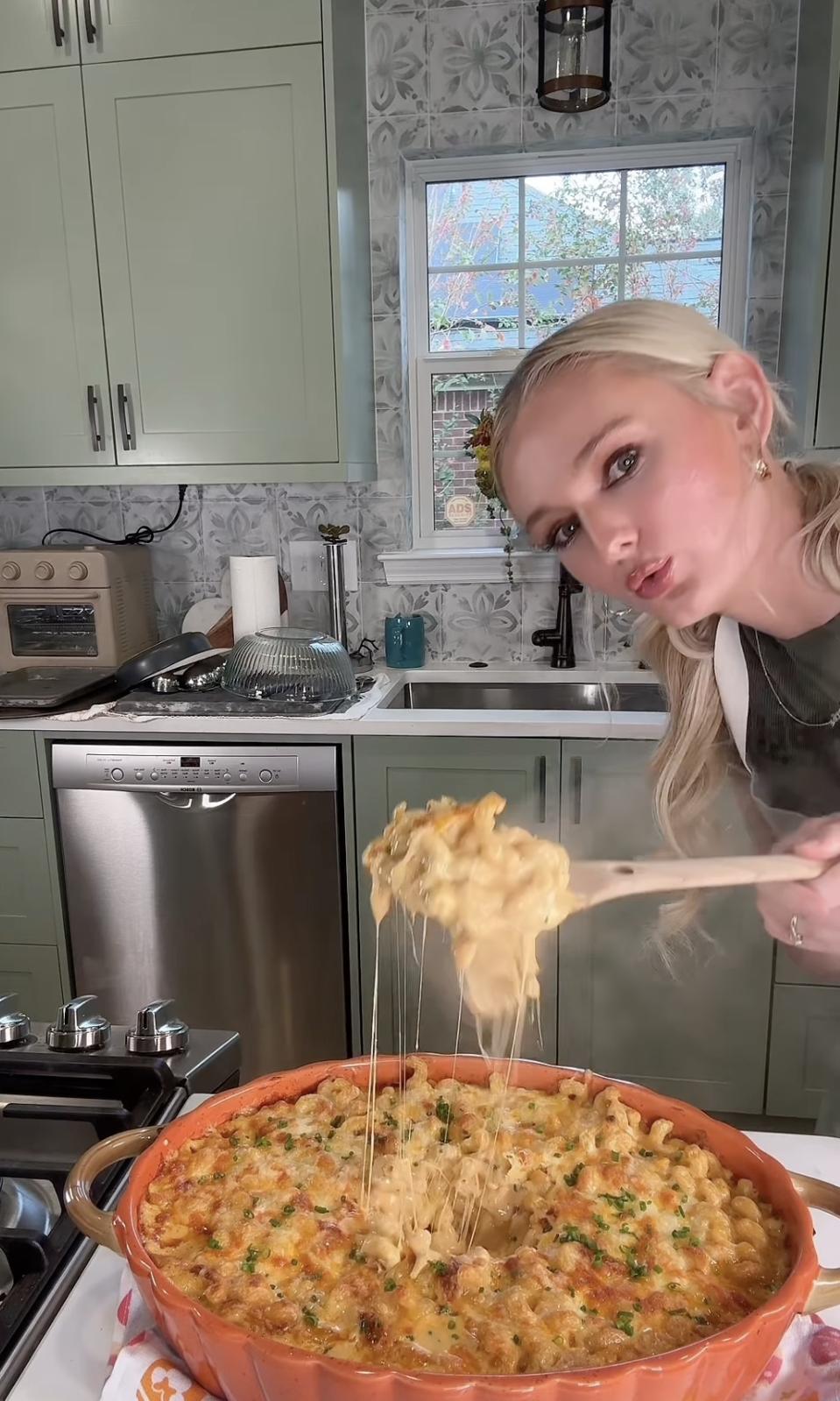 Younger and her famous mac & cheese
