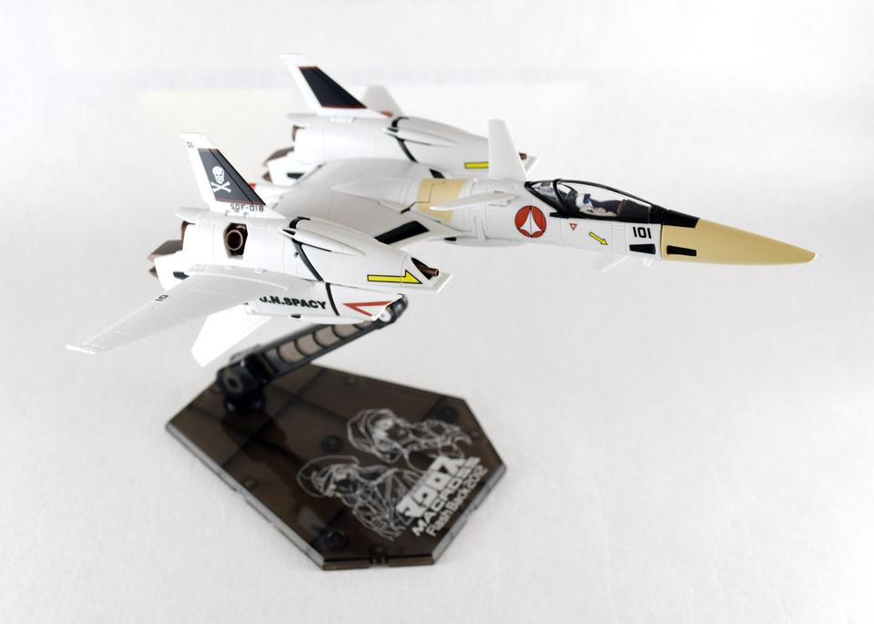 Hi-Metal R VF-4 Toy Review: Cue 'Macross' Flashback