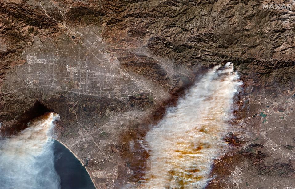 LOS ANGELES FIRES, CALIFORNIA -- JANUARY 9, 2025:  Sequence image 01.  Maxar overview satellite imagery of the Palisades and Eaton fires in Los Angeles, California.  Please use: Satellite image (c) 2025 Maxar Technologies.