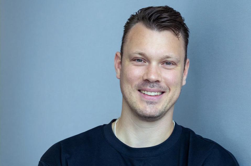 01-Victor Riparbelli, CEO (option 2)