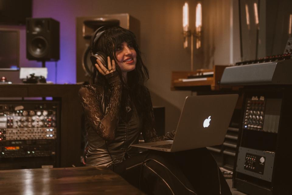 Audeze MM-100: Headphone Planar Magnetic Berkualitas Studio dan Terjangkau