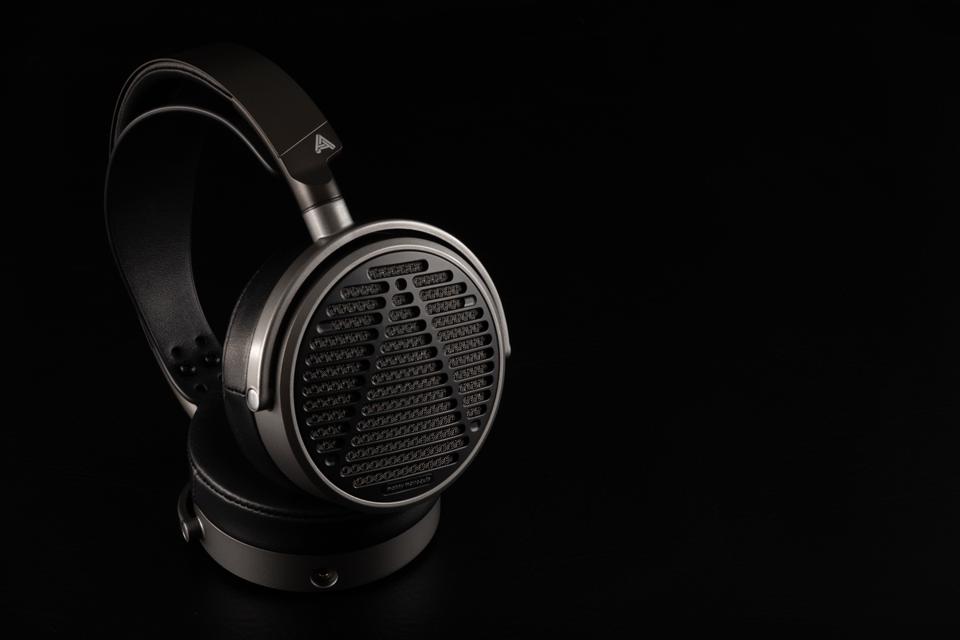 Audeze MM-100 Black showcasing minimalist elegance