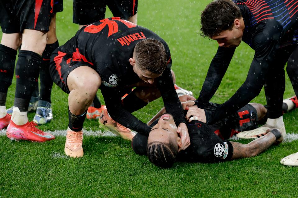 FC Barcelona In Champions League Comeback For The Ages To Beat Benfica