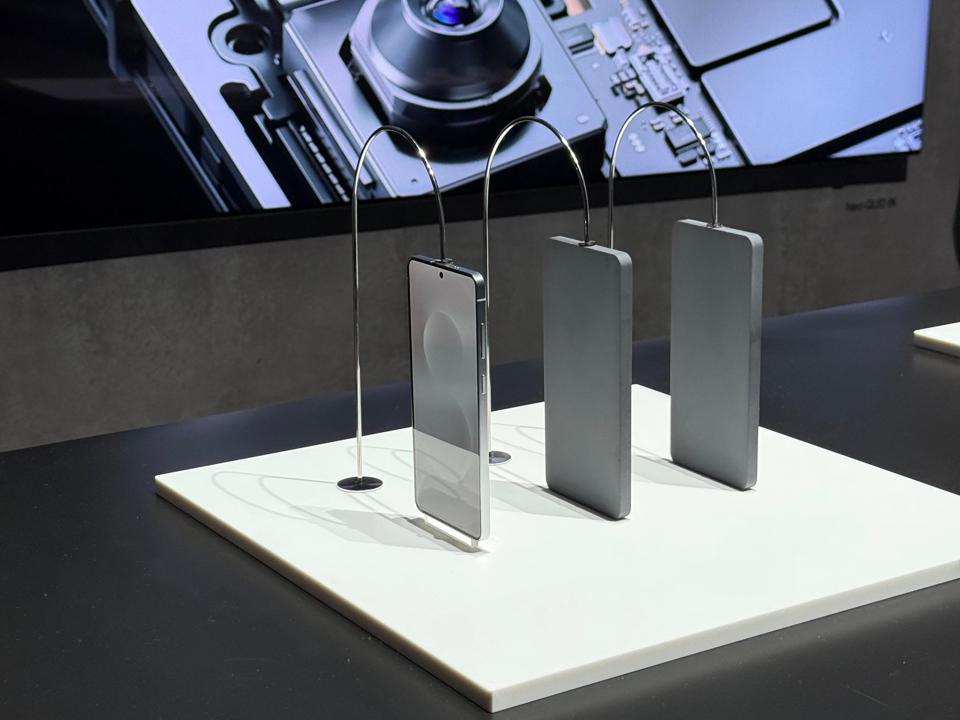 Samsung Galaxy S25 Edge: Smartphone Super Tipis yang Jadi Kejutan di 2025