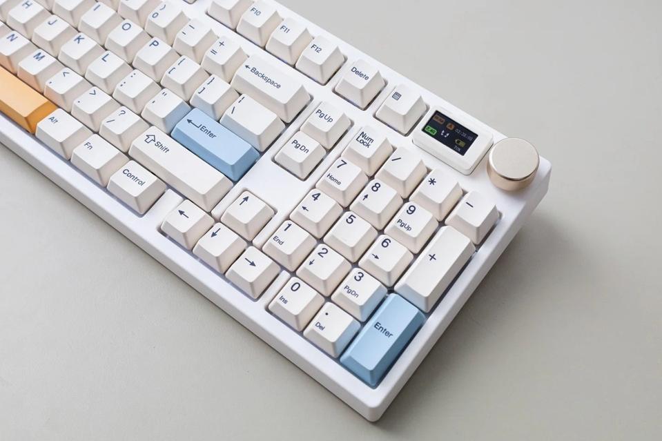 Keydous NJ98 Custom: Keyboard Mekanis Serba Bisa dengan Layar Mini Unik