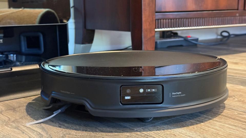 Roborock Saros 10R: Robot Pembersih Pintar dengan Sensor 3D dan AI Canggih