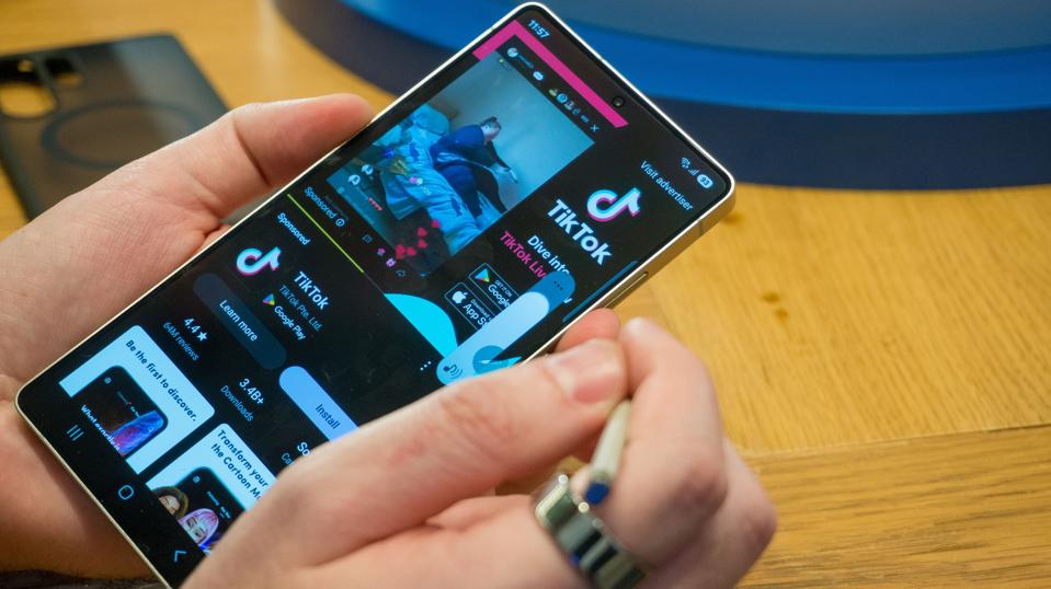 The Samsung Galaxy S25 Ultra being used with a stylus. 