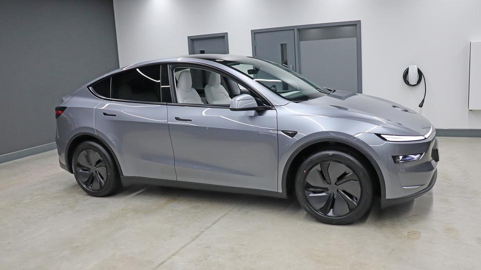 Tesla Model Y Terbaru Meluncur di Eropa & AS dengan Fitur Canggih