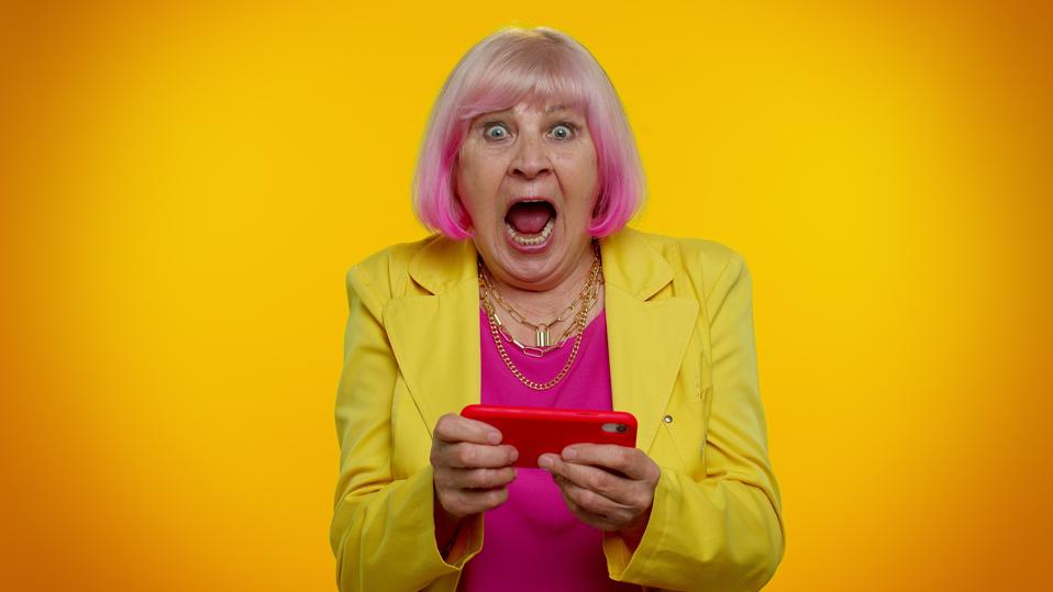 Penipuan QR Code Parkir: Wanita Lansia Terjebak Langganan Gim Tanpa Sadar