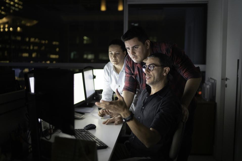 Cara Baru Mengajarkan AI Kecil dari AI Besar Agar Semakin Pintar