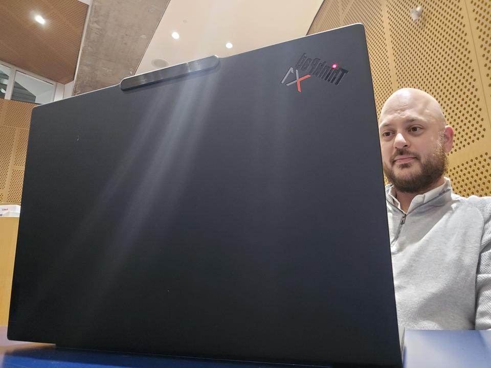Review Lenovo ThinkPad X1 Carbon Gen 13: Laptop Bisnis Ringan dan Bertenaga Intel Terbaru