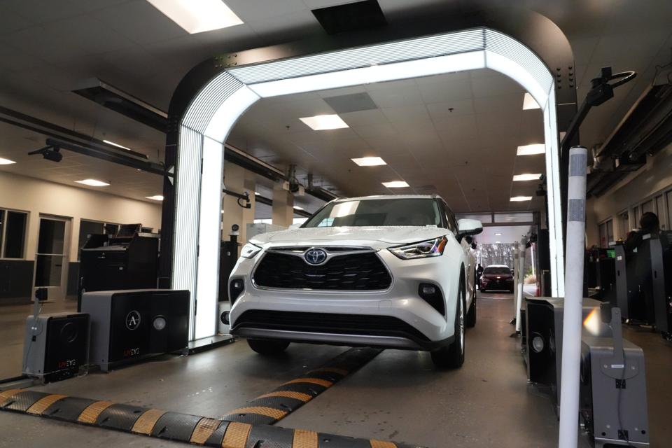 Toyota Pimpin Pendanaan Besar untuk Teknologi Inspeksi Kendaraan Berbasis AI UVeye