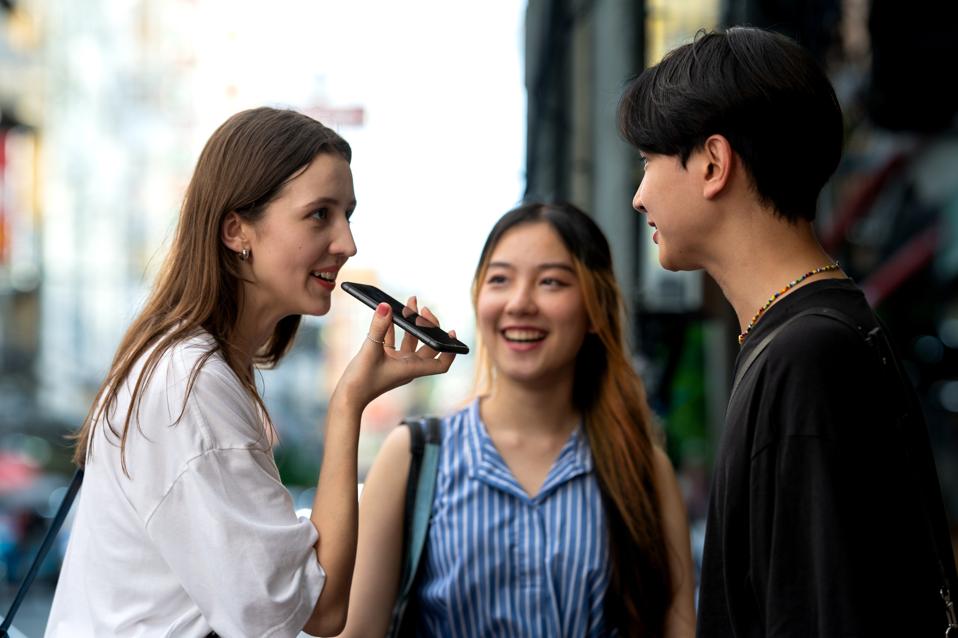 Mengapa AI Penerjemah Diharapkan Sempurna: Kolaborasi Manusia & Mesin