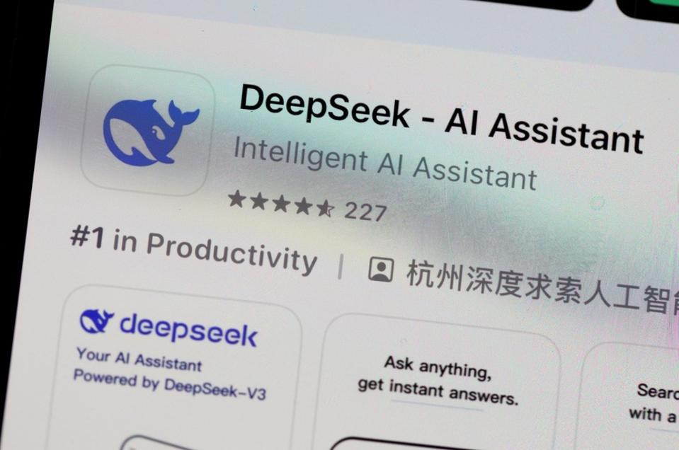 DeepSeek: Paradigma Baru AI dengan Model Kecil dan Data Efisien
