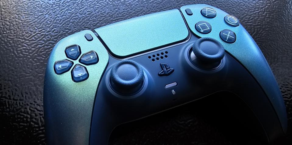 Pengalaman Unik dengan DualSense Chroma Teal: Nostalgia dan Warna Berani di Dunia Gaming