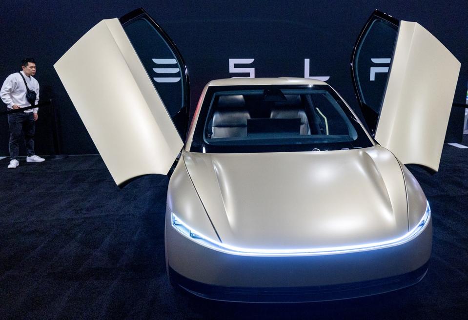 Rivian Fokus Kembangkan Mobil Listrik Otonom Level 3, Bersaing dengan Tesla