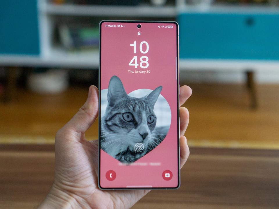 Someone holding a Samsung Galaxy S25 Ultra in hand.